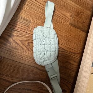 Universal Thread Light Green Crossbody Bag